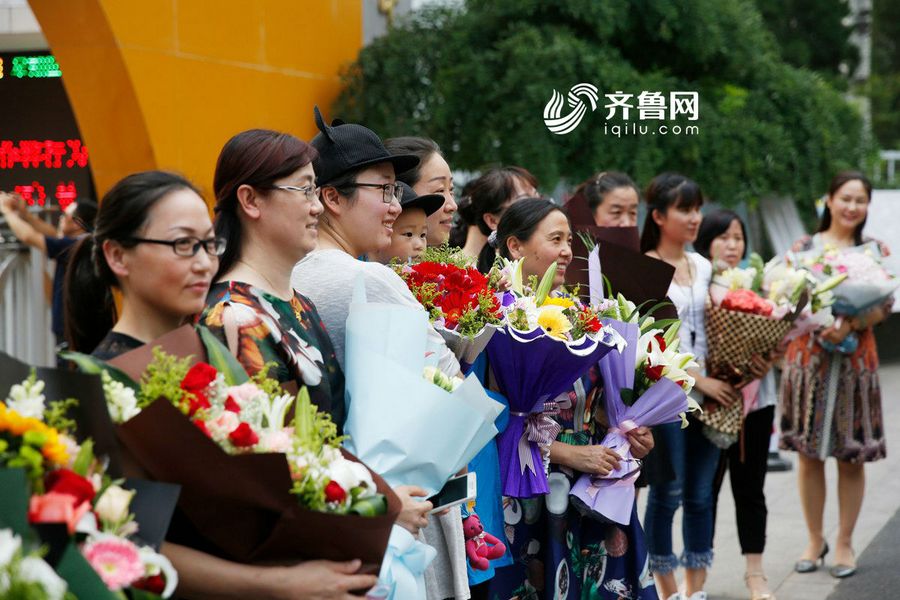 鲜花,掌声,拥抱!2017夏季高考落下帷幕