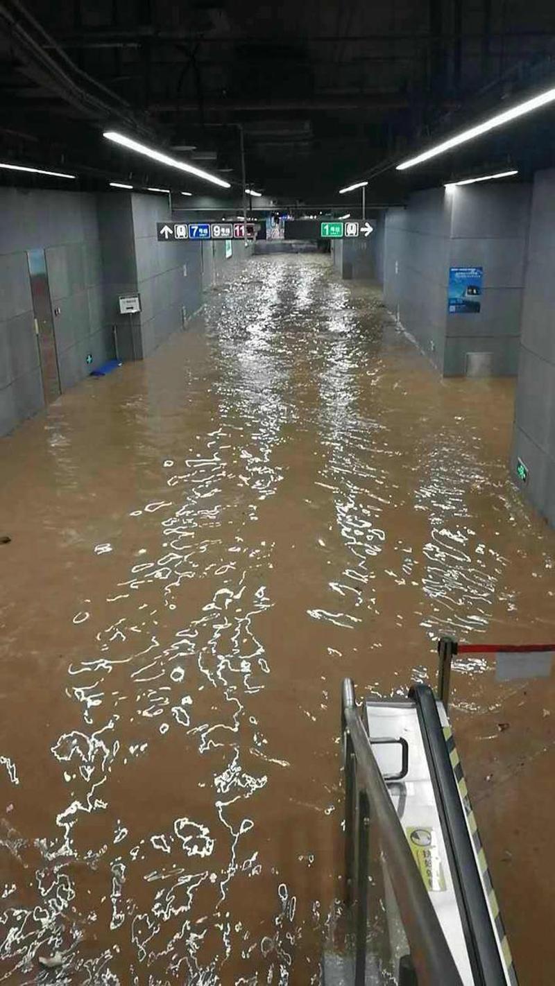 深圳特大暴雨图片图片
