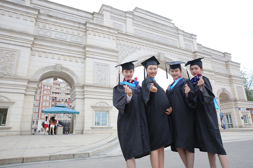 大学生怀孕挺大肚上学图片