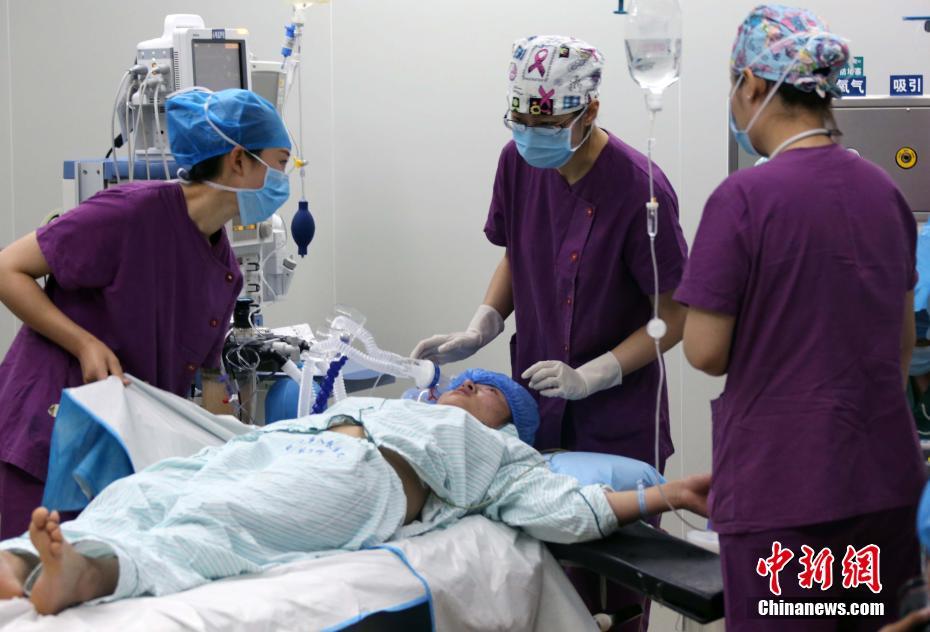 北京医学专家为西藏林芝包虫病患者进行筛查及手术救治