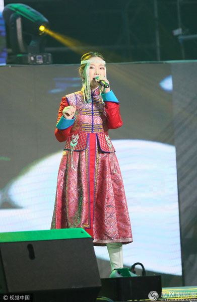 布仁巴雅尔和妻子乌日娜的女儿,26岁的诺尔曼.