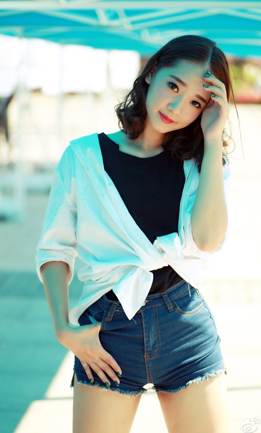 这位芭蕾舞专业的19岁女生身高168cm,长期的舞蹈训练让她有着令人羡慕