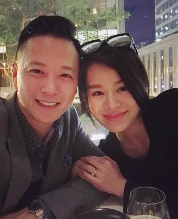 胡杏儿挺孕肚与老公共进晚餐夫妇二人满脸幸福