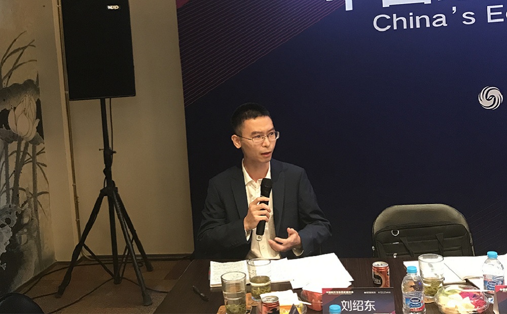 香港致富证券研究员刘绍东博士.