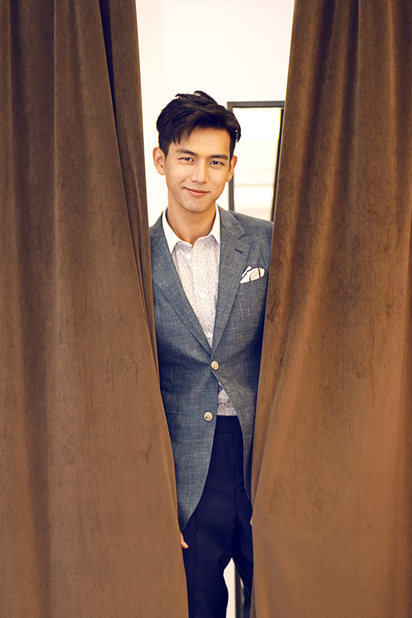 李现:阳光宅男"现"锋芒