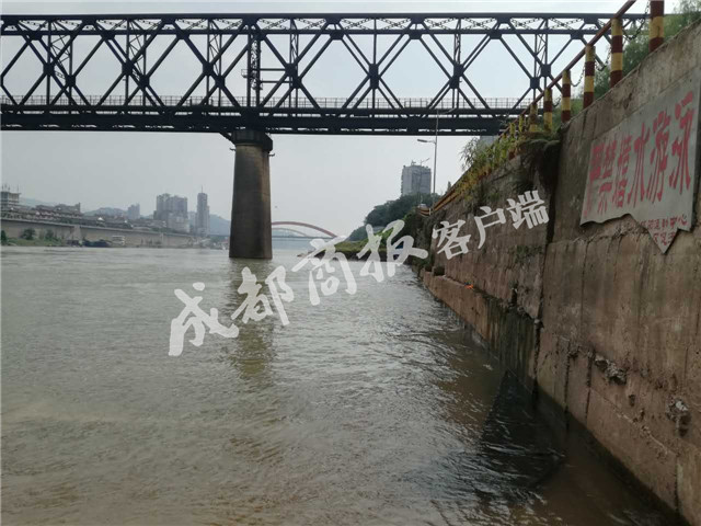 据杨和军回忆,事发时他刚从金沙江游泳归来,准备回家.