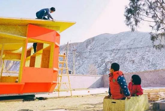建筑师朱竞翔挑战不可能!3天造好幼儿园_凤凰资讯