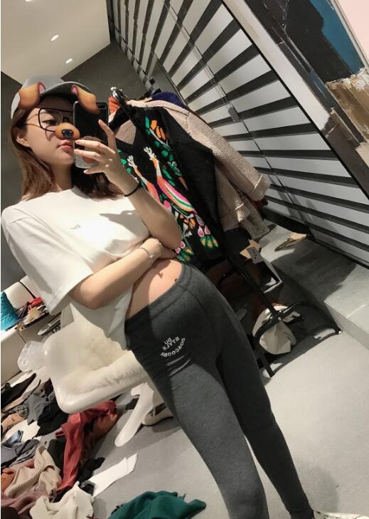 雪梨首晒孕肚 四肢依旧很纤细