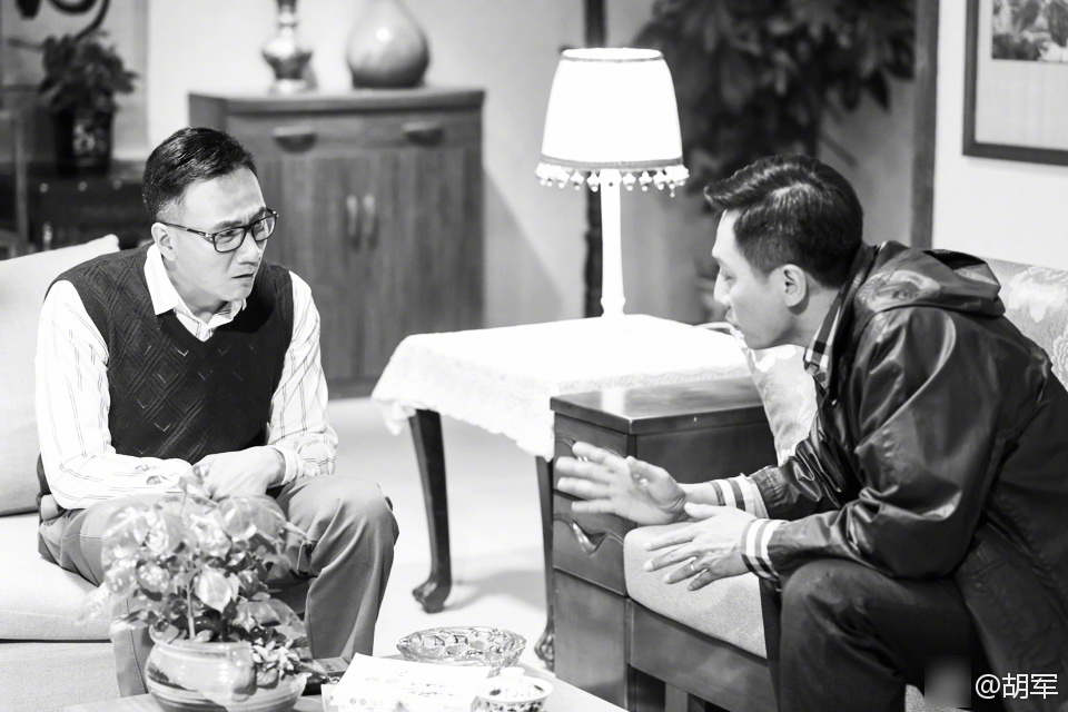 胡军刘烨再度同框飙戏两人促膝长谈很默契