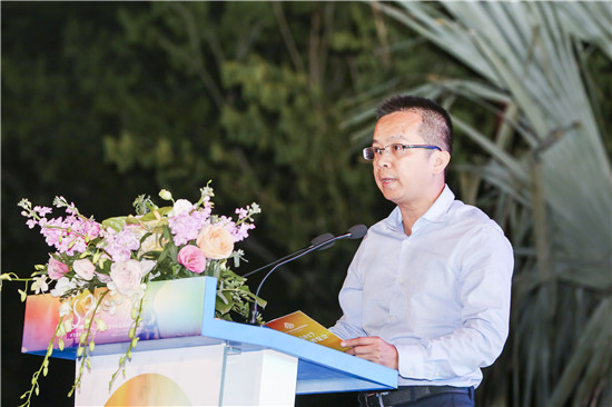 三亚市政府副秘书长李武军为颁奖礼致辞