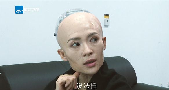 章子怡光头照曝光 眼窝双颊凹陷吓坏网友