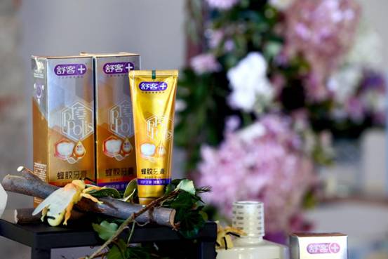 新品体验舒客代言人吴亦凡亮相玩味创作间