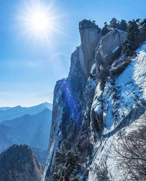 雪中華山美如仙境