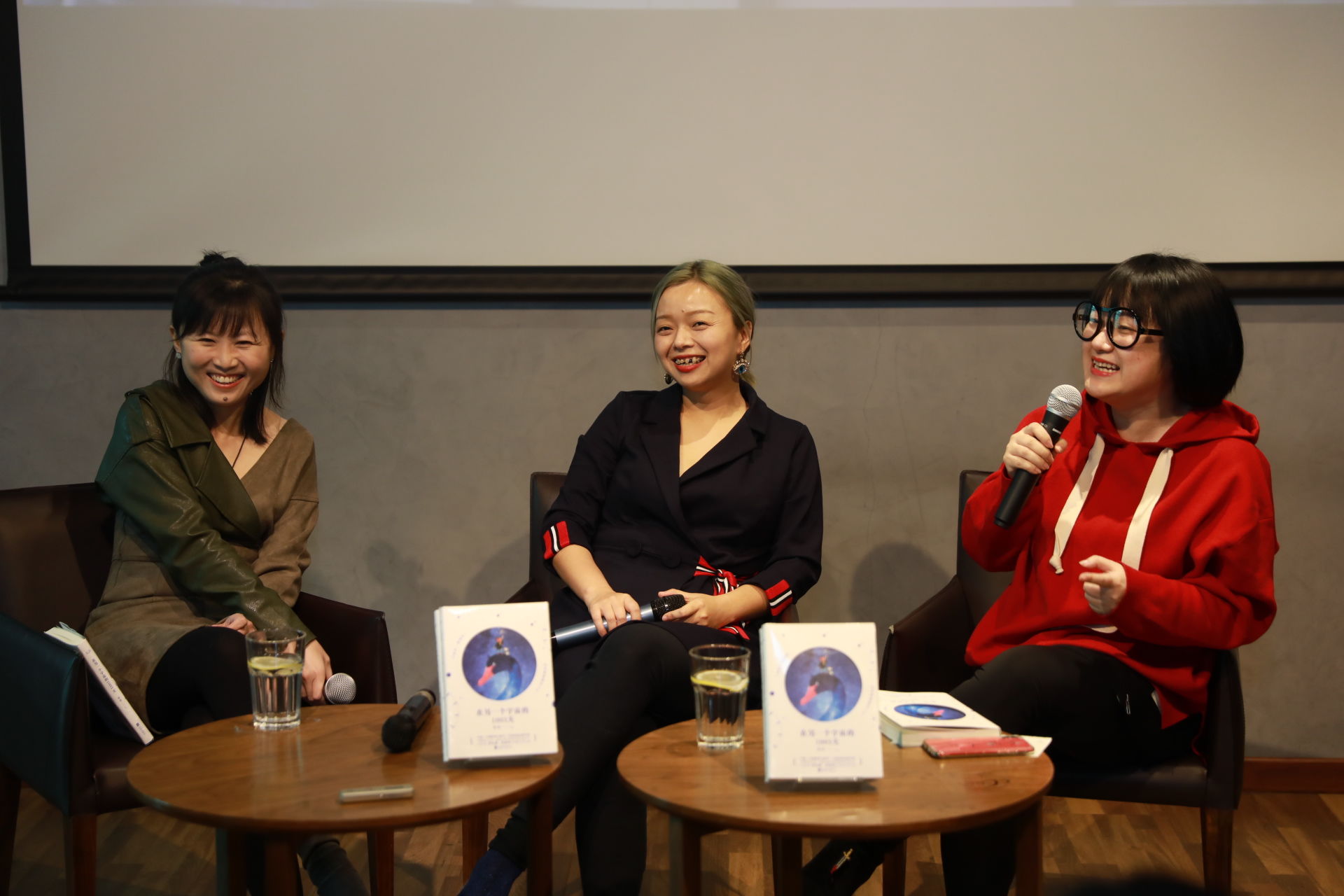 人","中国影响力图书"得主张春和两位好闺蜜,知名编剧,明星作家柏邦妮