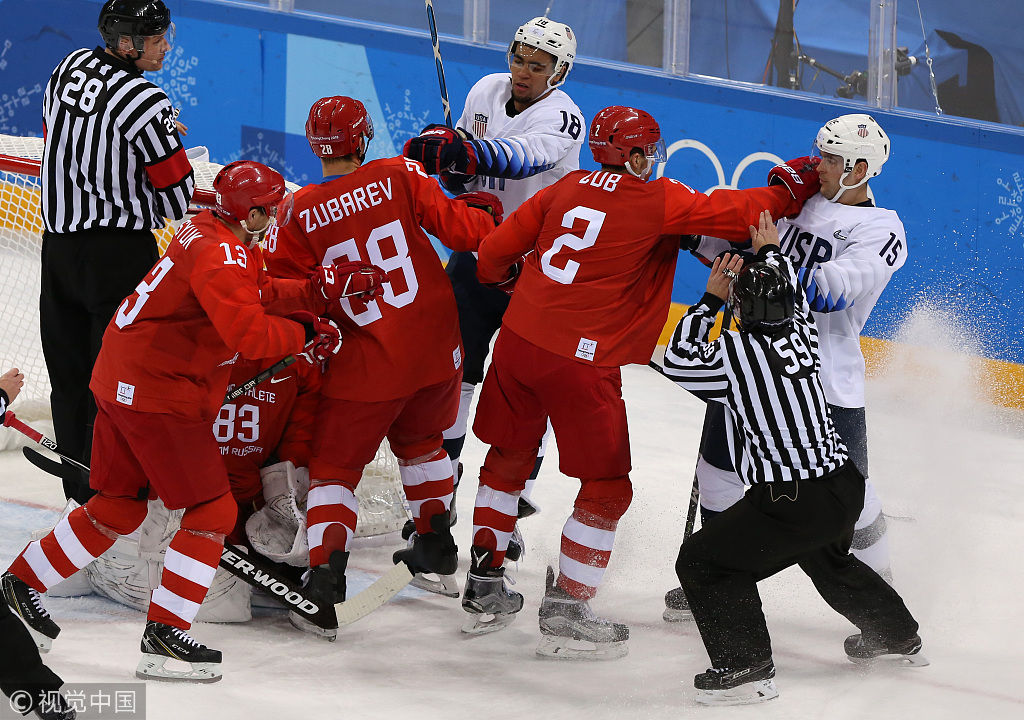 美国俄罗斯冰球打架图片