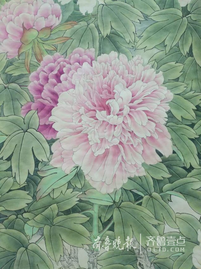 巨野画家在升降机上创作出最大工笔画《花开盛世》_山东频道_凤凰网