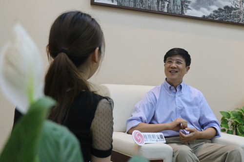 "千人计划"教授张跃钢:科研创新,人才培养须量体裁衣_企查查