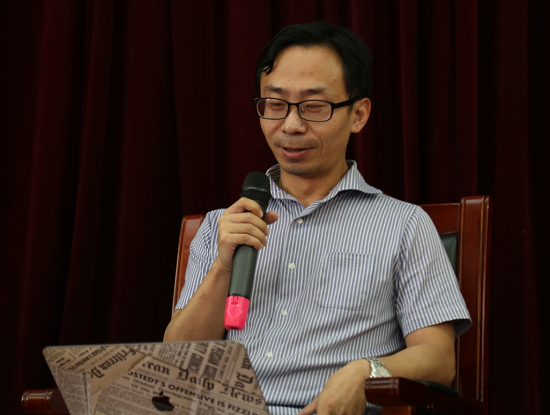 中国政法大学政治与公共管理学院副教授,政治学系主任李筠