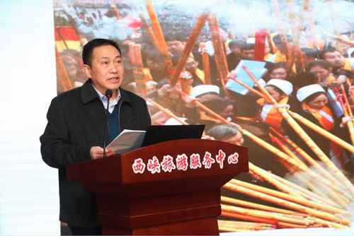 西峡县县委副书记张荣广关于西峡县情及旅游产业发展情况做了汇报.