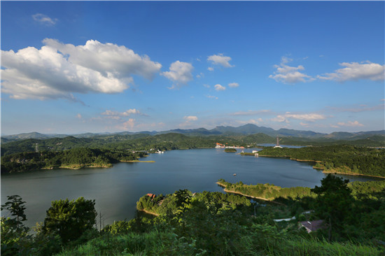 賽道穿越新洲東部山區, 一路山青水秀,風景如畫,將多個景點一線串珠