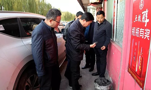 吴堡县委书记王华调研城区禁烧烟煤工作时强调 确保群众温暖过冬