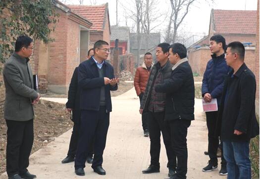 扶沟县委书记卢伟赴基层检查指导脱贫摘帽冲刺工作