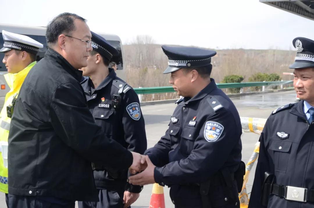 3月11日,洛阳市副市长,公安局局长李保兴在副局长李红伟的陪同下,来到