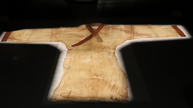 马王堆出土素纱单衣被成功仿制 重量仅49克