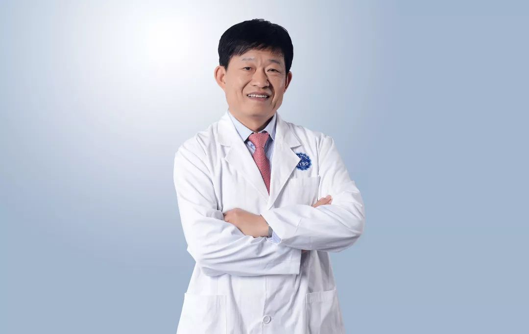 周磊教授周磊,作为中国口腔界的种植权威,总会给人留下优雅谦和的印象