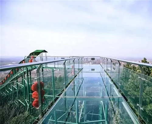 芒砀山景区玻璃栈道图片