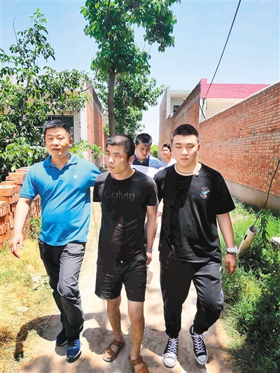 临潼警方抓获两名涉黑案在逃嫌疑人 两人已被刑拘