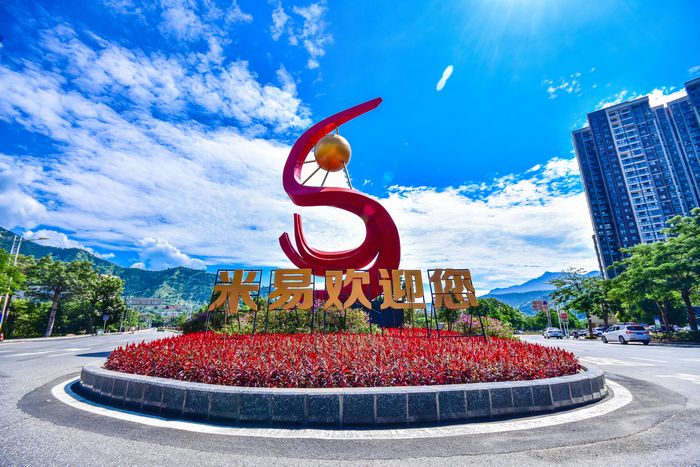 夏季平均气温24℃ 四川米易邀湖北游客纵享清凉