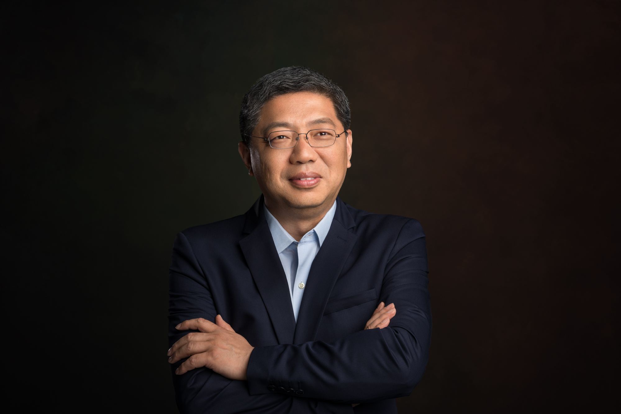 南山区聘请首位经济顾问巴曙松 借专家智慧布局发展谋未来