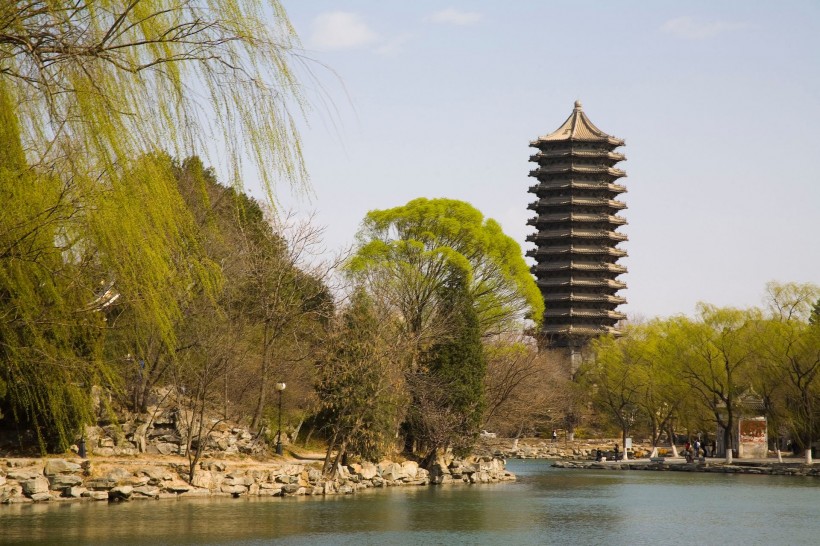 科技清华曾叫板北大,其校园面积是北大的10倍,北大反击,其校园景色比