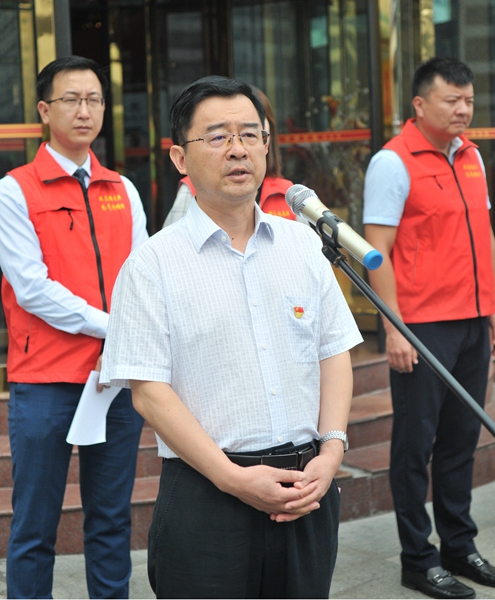 敲响绿城春雨行动郑州市旅游协会开展文化旅游志愿者服务