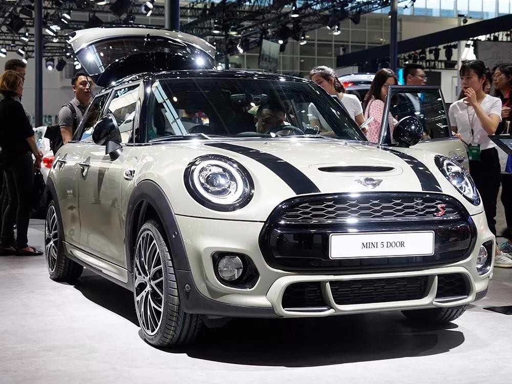 全球首發的中期改款mini cooper s五門版.