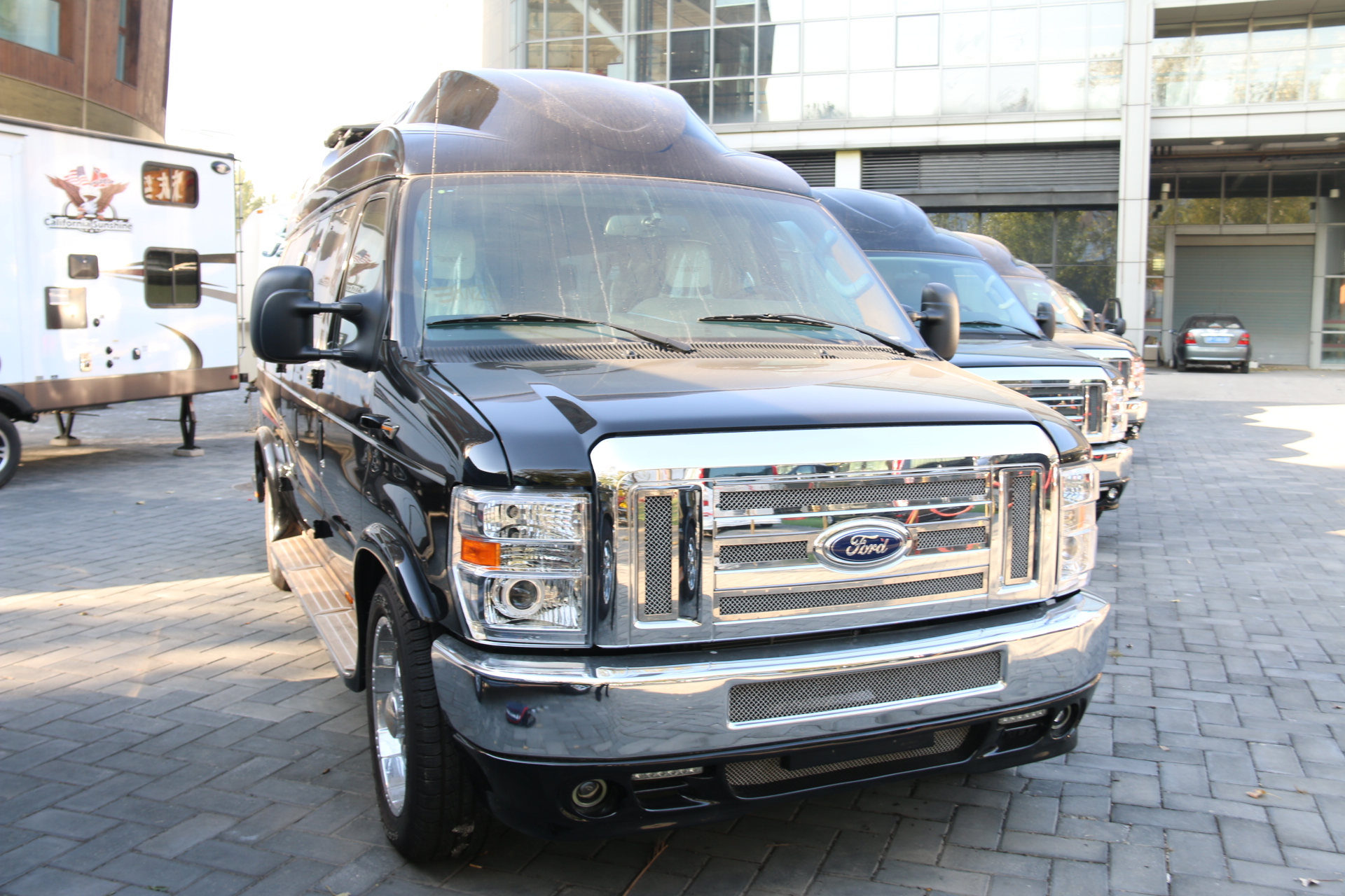 马路上的稀罕物 福特e350改装商务车