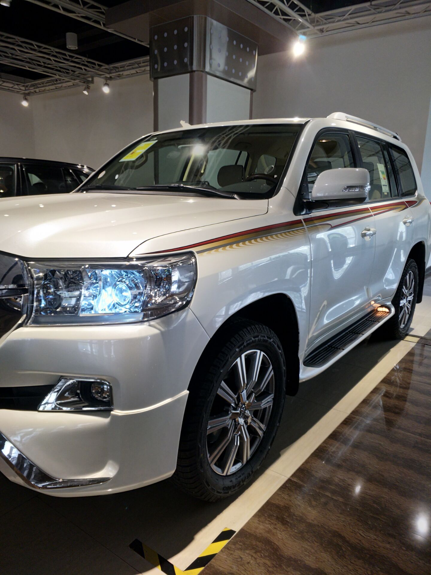 陆巡v6丰田酷路泽400017款新增坦克掉蠕行模式