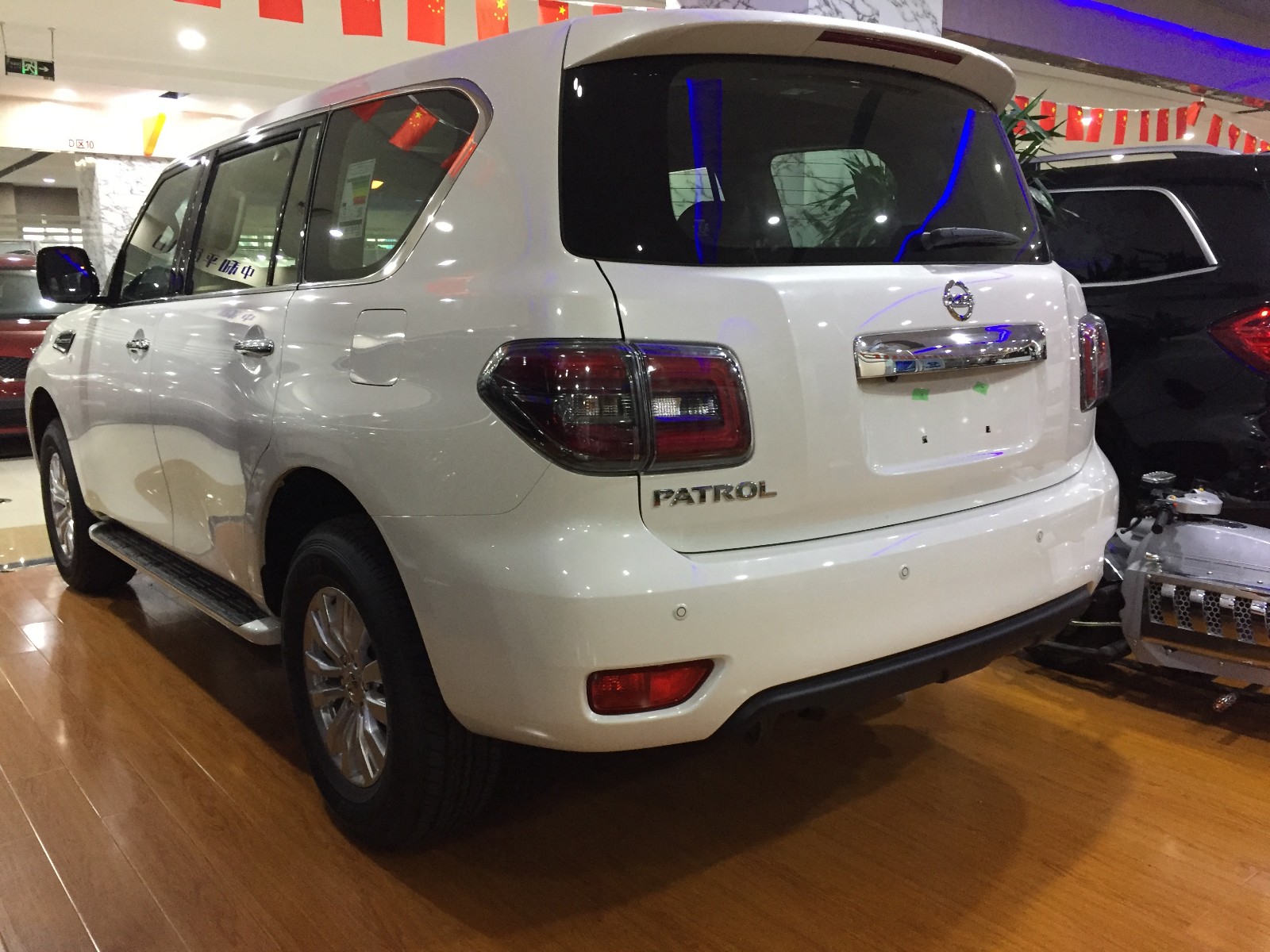 2017款尼桑途乐xe4.0越野车港口解析