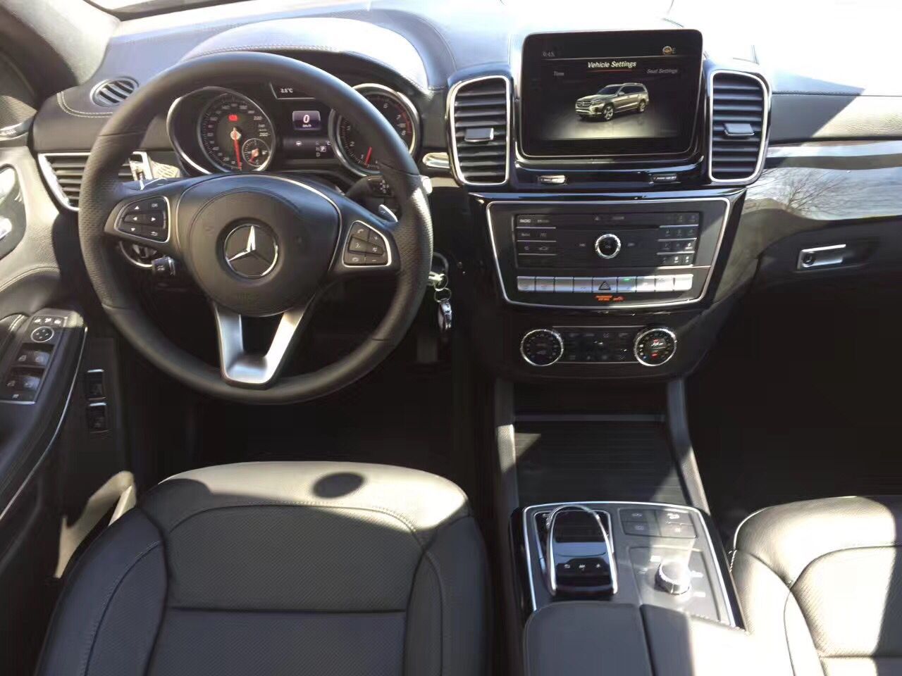 138 2050 8971 马经理(同微信)内饰方面:奔驰gls450的内饰进行了新的