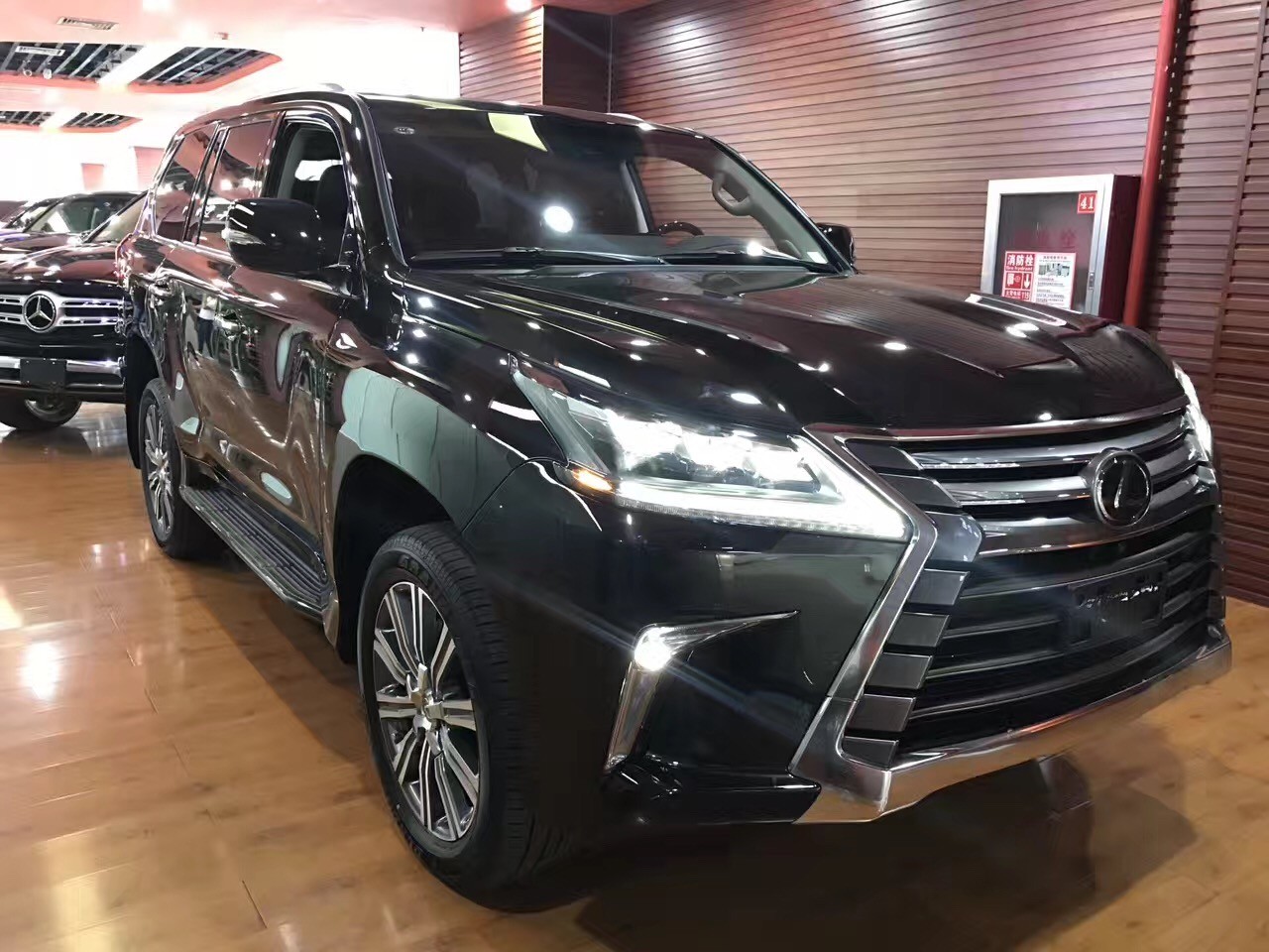 雷克萨斯lx570加规版实力越野价位暖心