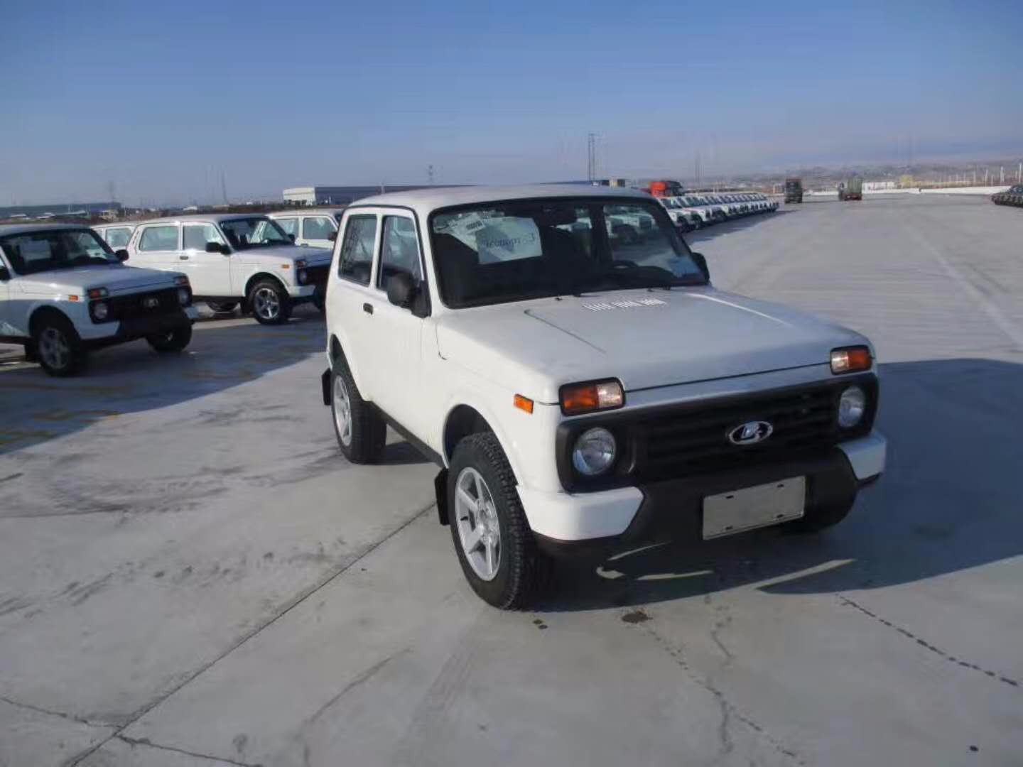 17款拉达俄军硬派越野车小家伙大梦想