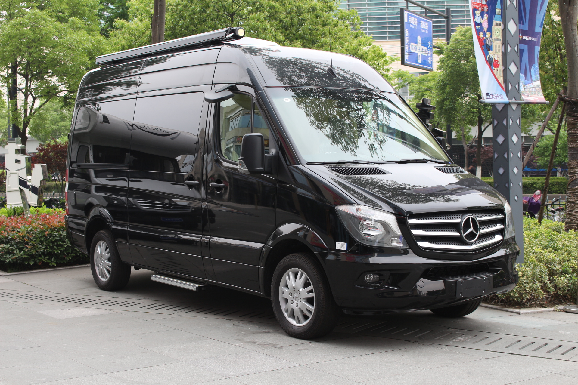 济南奔驰斯宾特带卫生间新款旅居房车图