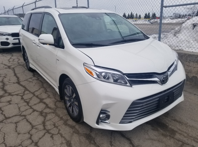 18款丰田塞纳mvp 家庭出门游玩必备