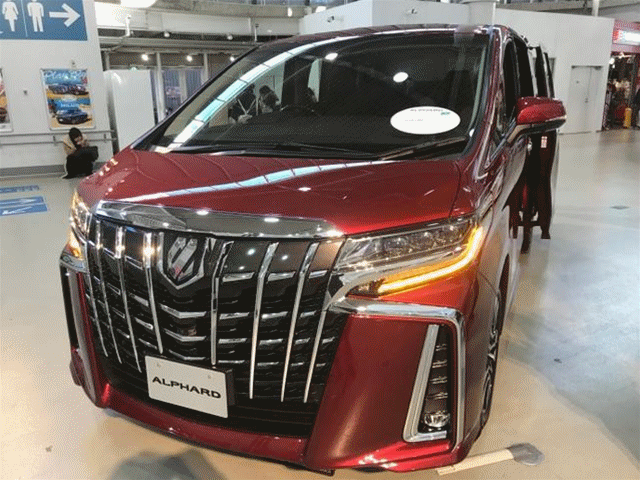 丰田埃尔法银龙商务车稀有红色傲然于世