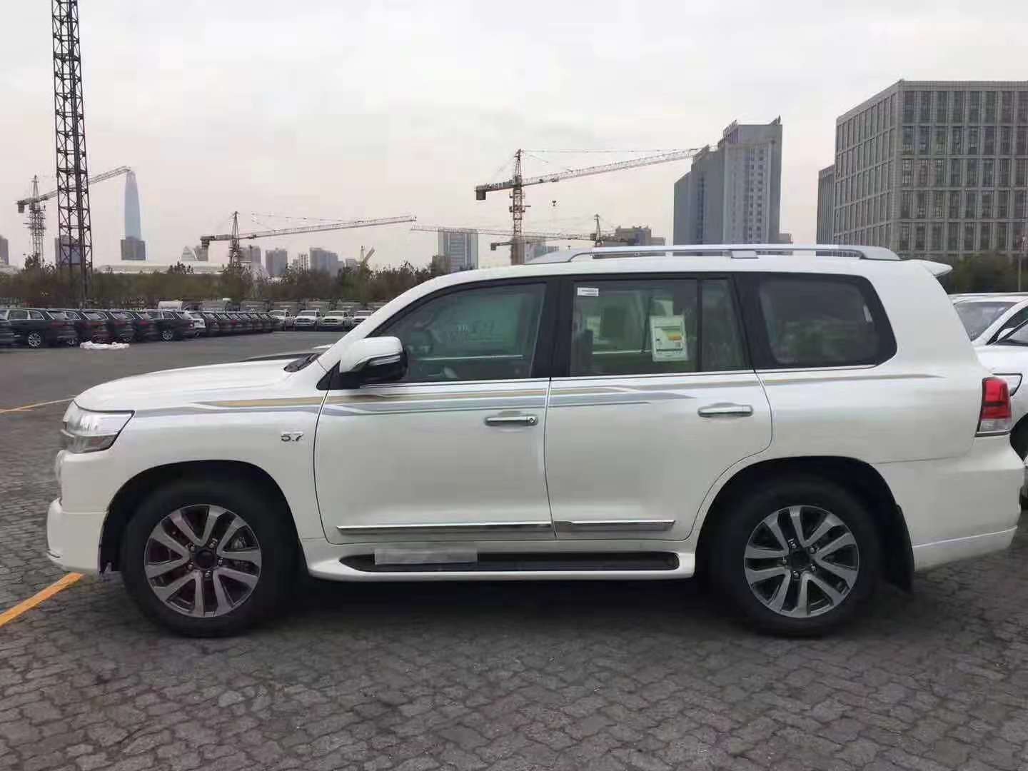 18款陆地巡洋舰5700男人专属座驾现车来袭