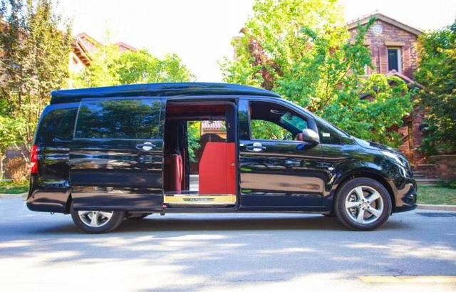 大红大紫的奔驰威霆改装六座商务车