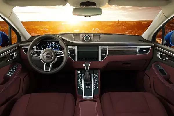 和外观相呼应,众泰sr9在内饰方面也极力追求豪华感和运动感.