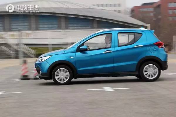 隔壁王大爷把老年代步换成了北汽ec180_凤凰网汽车_凤凰网