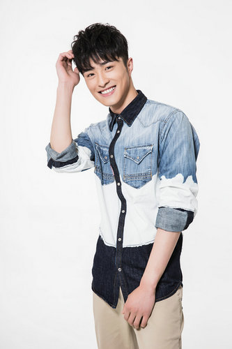 20岁葛秋谷活力写真 笑容灿烂尽显暖男气质